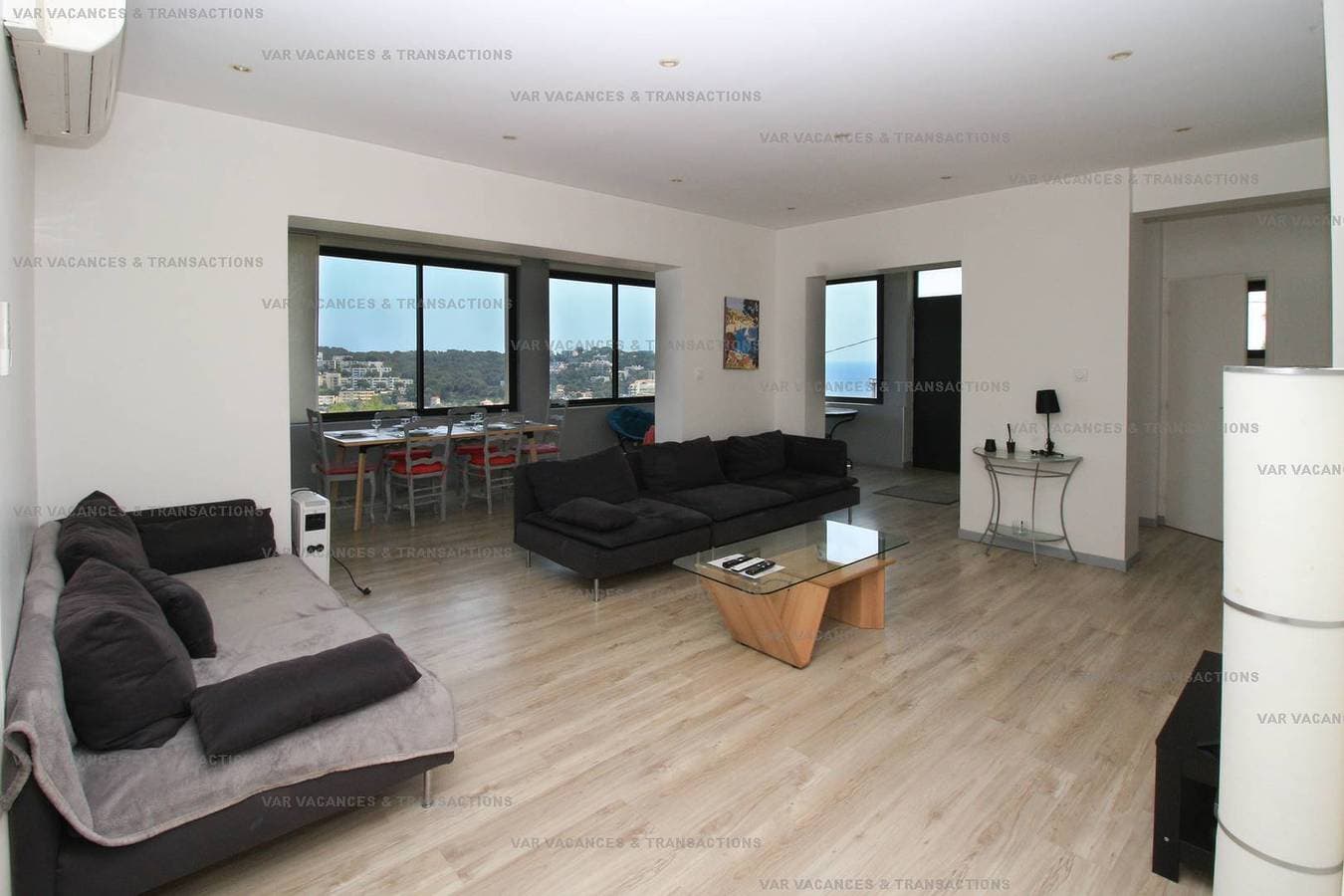 Foto 4 von 20: Meerblick, zeitgenössisch, alles zu Fuß, Hafen und Strände...Garten, Terrasse, 2 Badezimmer