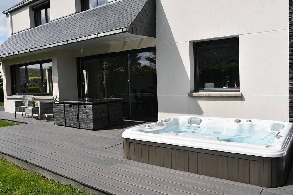 Dinan, Centre-Ville, Bord de Rance, Proximité du port, 20 min de la mer. Jacuzzi 1