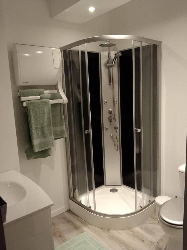 Foto 8 von 8: Double Room with Private Bathroom