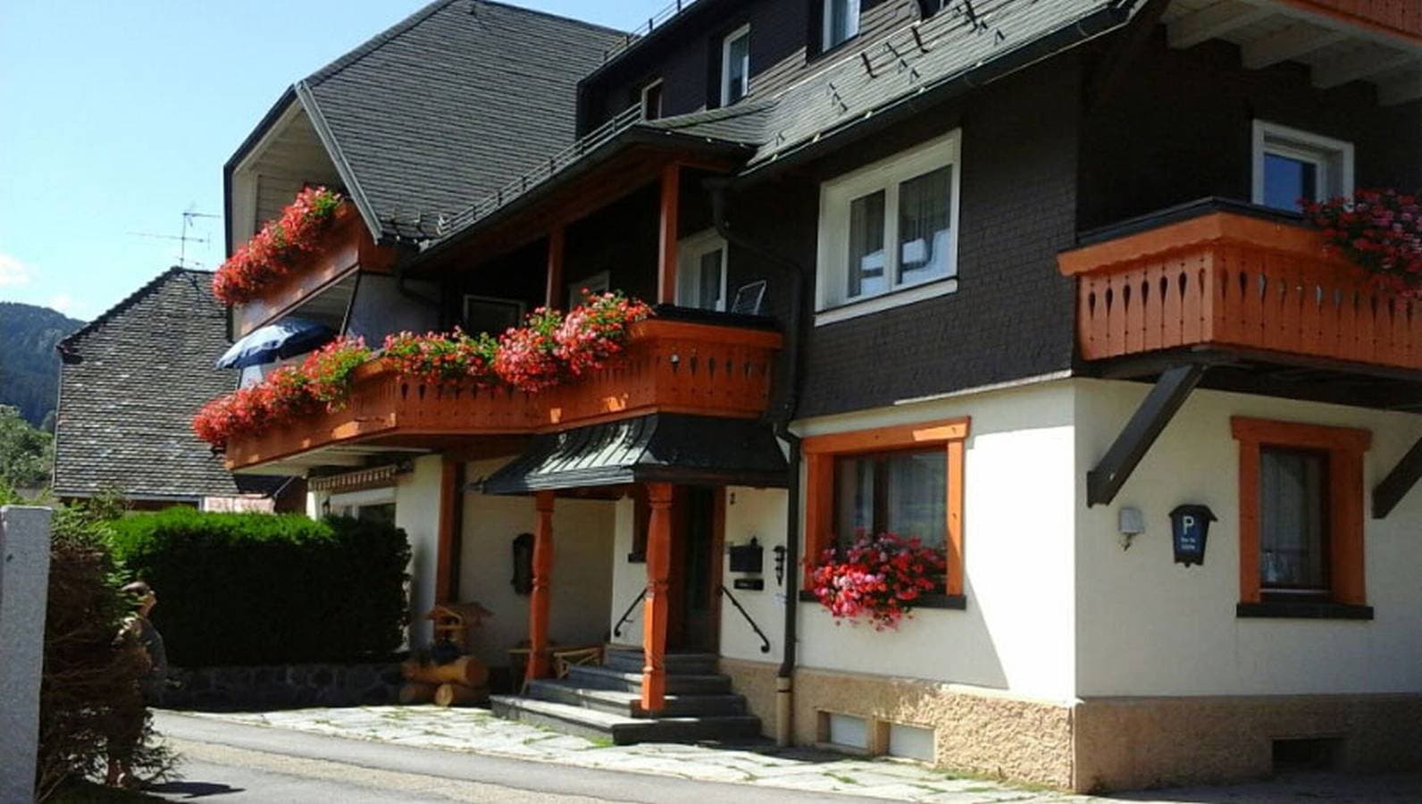 Foto 7 von 23: Ferienwohnung '2' mit Bergblick, Gemeinschaftsgarten und WLAN