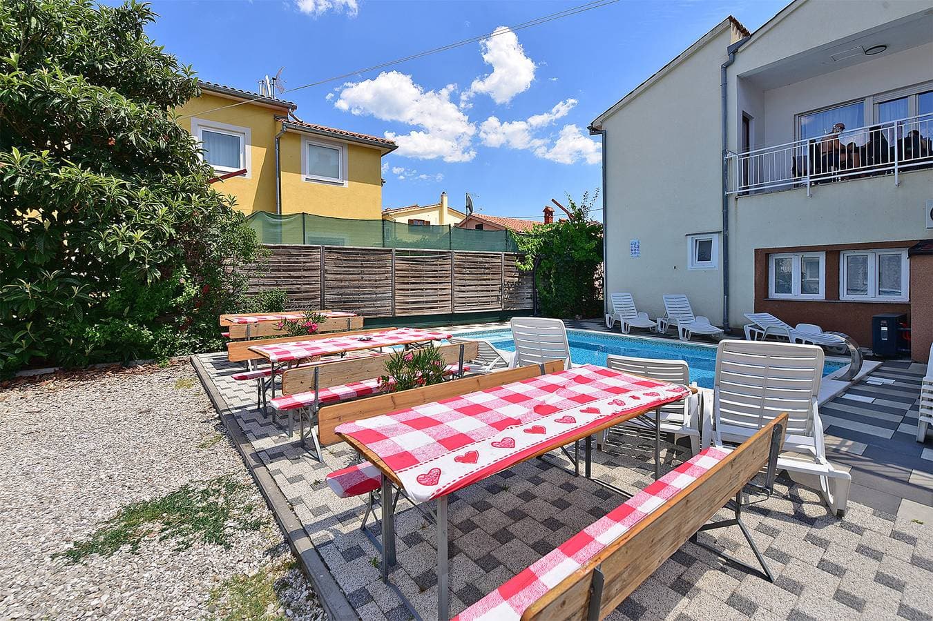 Foto 2 von 42: Ferienwohnung für 4 Personen mit Pool