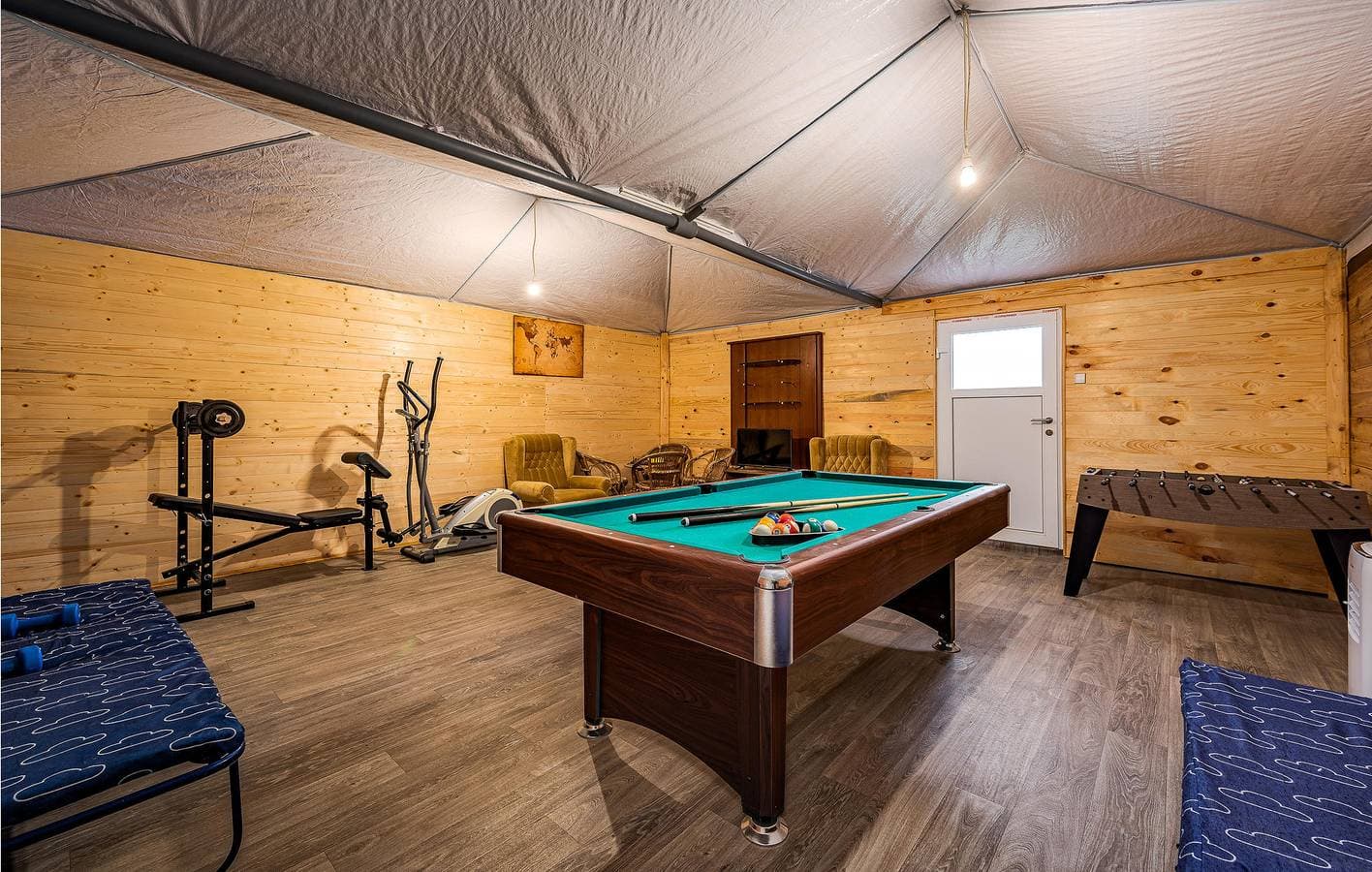 Foto 11 von 53: Geräumige Ferienwohnung mit Pool und Terrasse in der Nähe des Restaurants „Pazin Zapad“