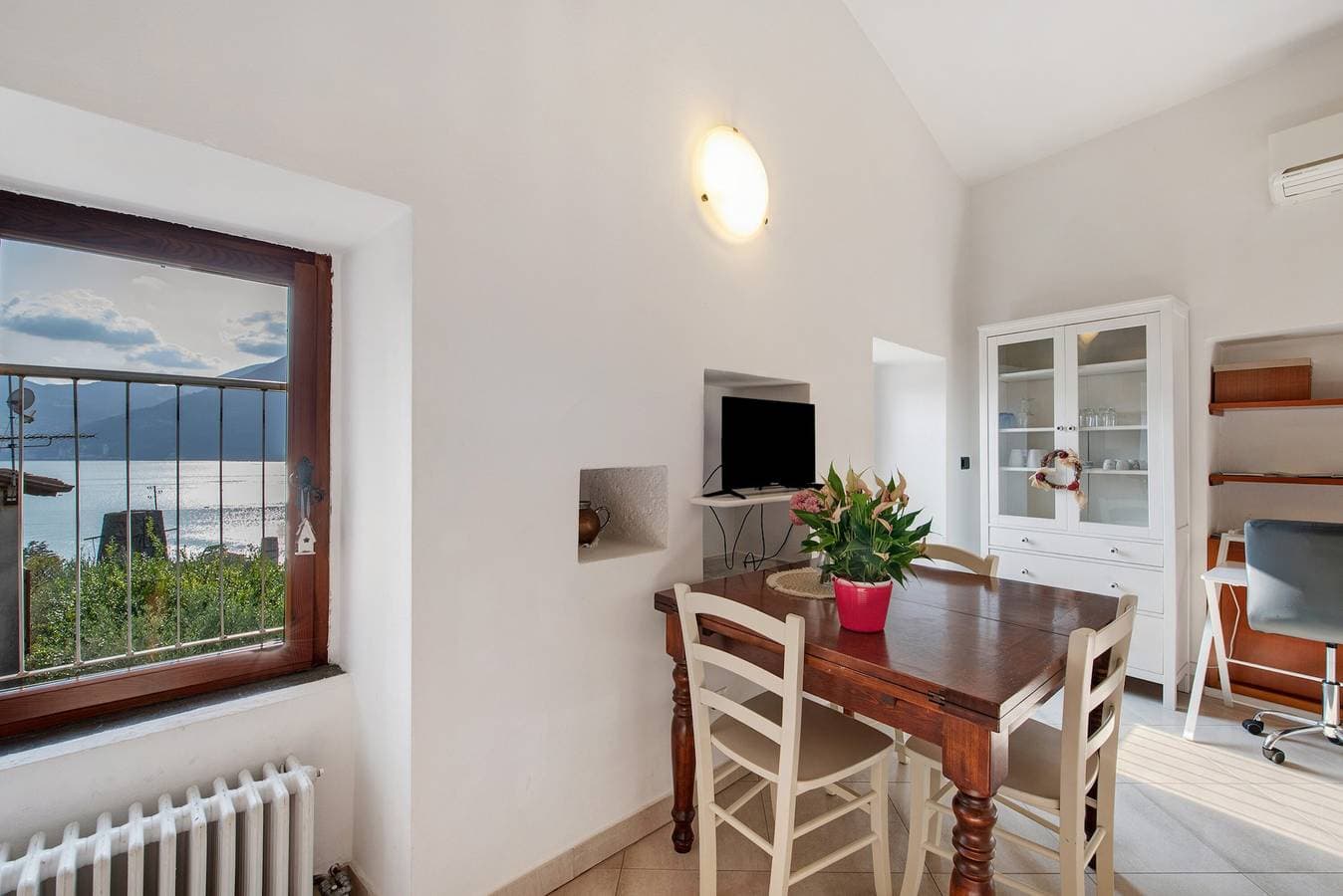 Foto 2 von 22: Ferienhaus 'Casa Tua Alla Torre' mit Seeblick, WLAN und Klimaanlage