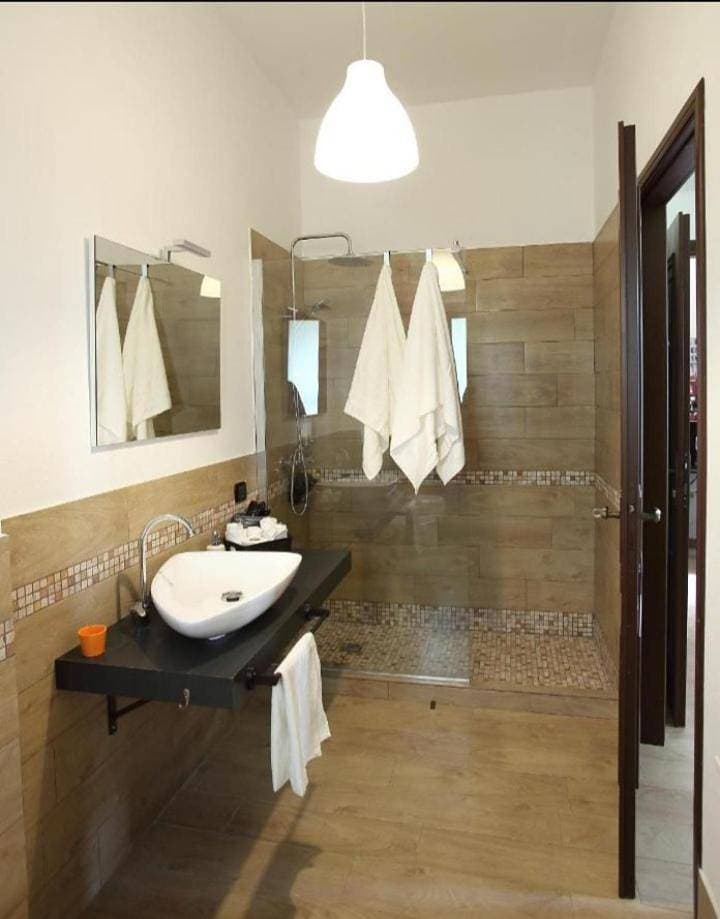 Foto 7 von 8: Standard Double or Twin Room