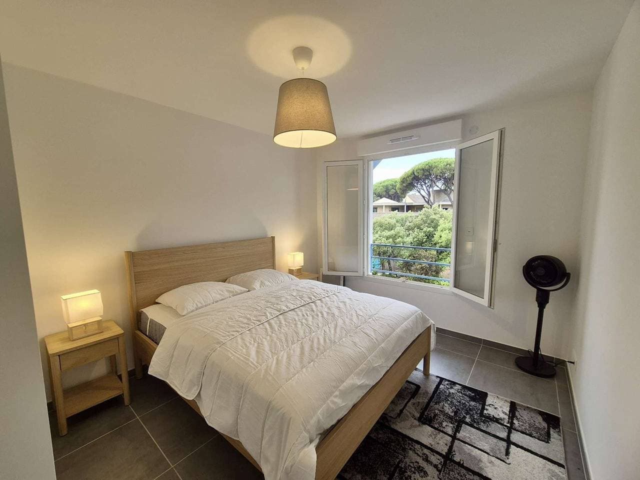 Foto 8 von 26: Moderne Wohnung mit Pool, Klimaanlage und Parkplatz in Cavalaire-sur-Mer