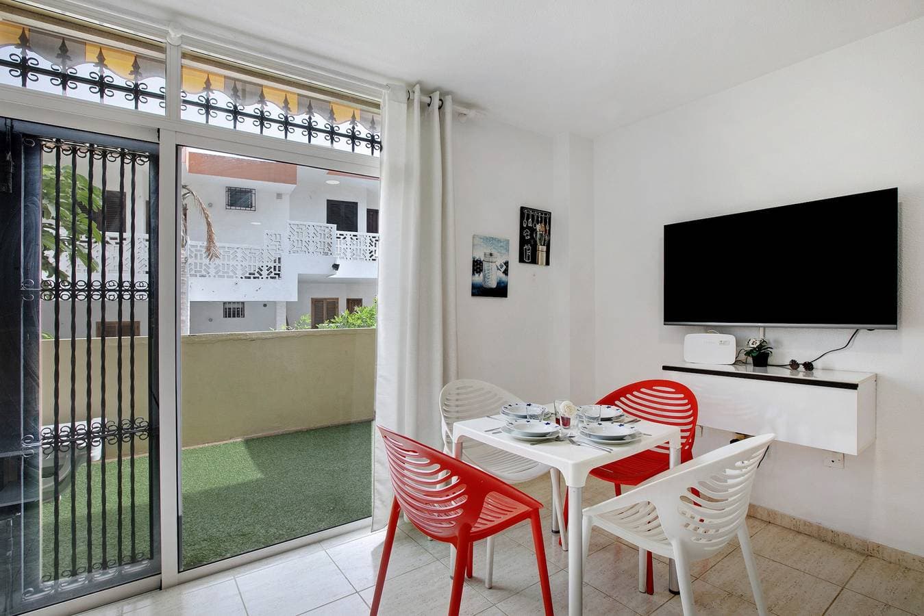 Foto 5 von 23: Ferienwohnung 'Apartamento Caletillas Alan' mit Gemeinschaftspools, Terrasse und WLAN