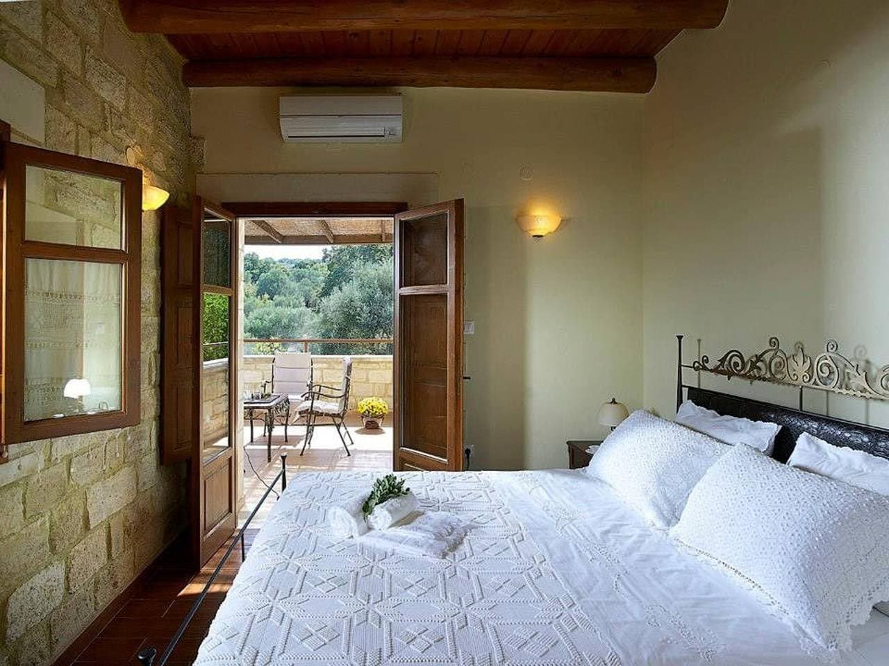 Foto 4 von 27: Luxury Crete Villa | Villa Kyveli | private Pool | Beautiful Interior | 3 Bdr |  Rethymno