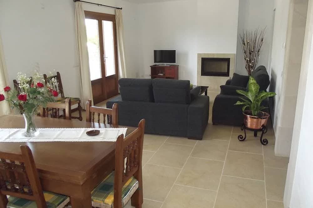 Foto 13 von 29: Komplett renovierte Villa mit privatem Pool, Solarium und Grill