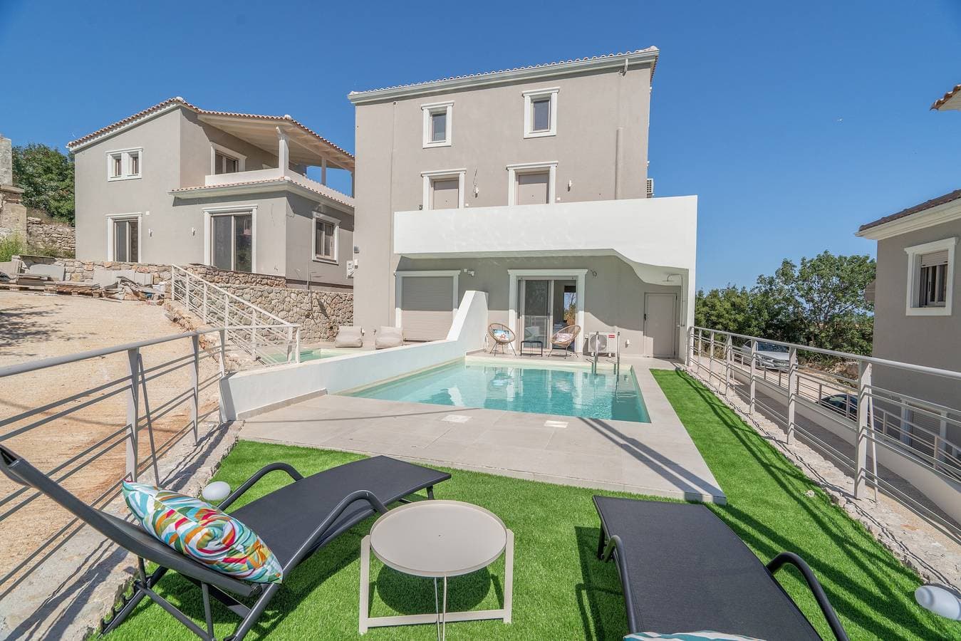 White Sail Lux Suite 1