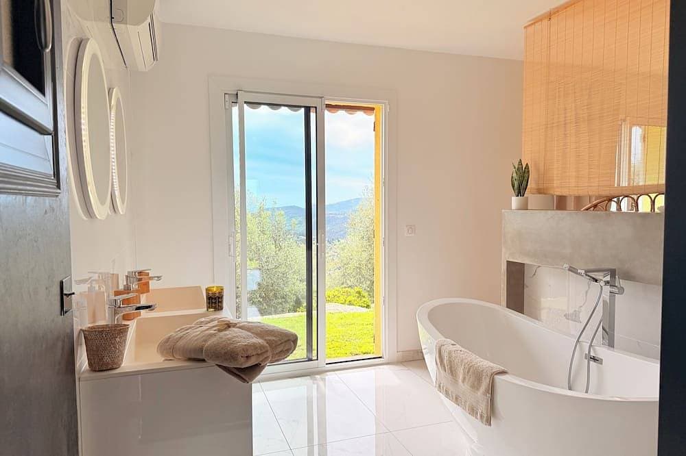 Foto 5 von 30: Plen Souleu High Standing Villa, pool,  Jacuzzi, Sauna and AirCo By Sunset