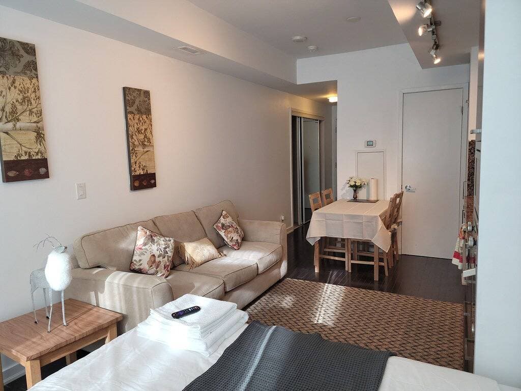 Foto 2 von 15: Luxury Condo in Financial District across Cn Tower