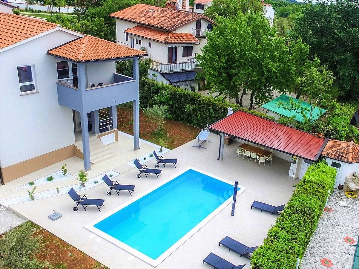 Foto 5 von 27: Ferienwohnung Leko IV mit gemeinsamen Pool und Garten