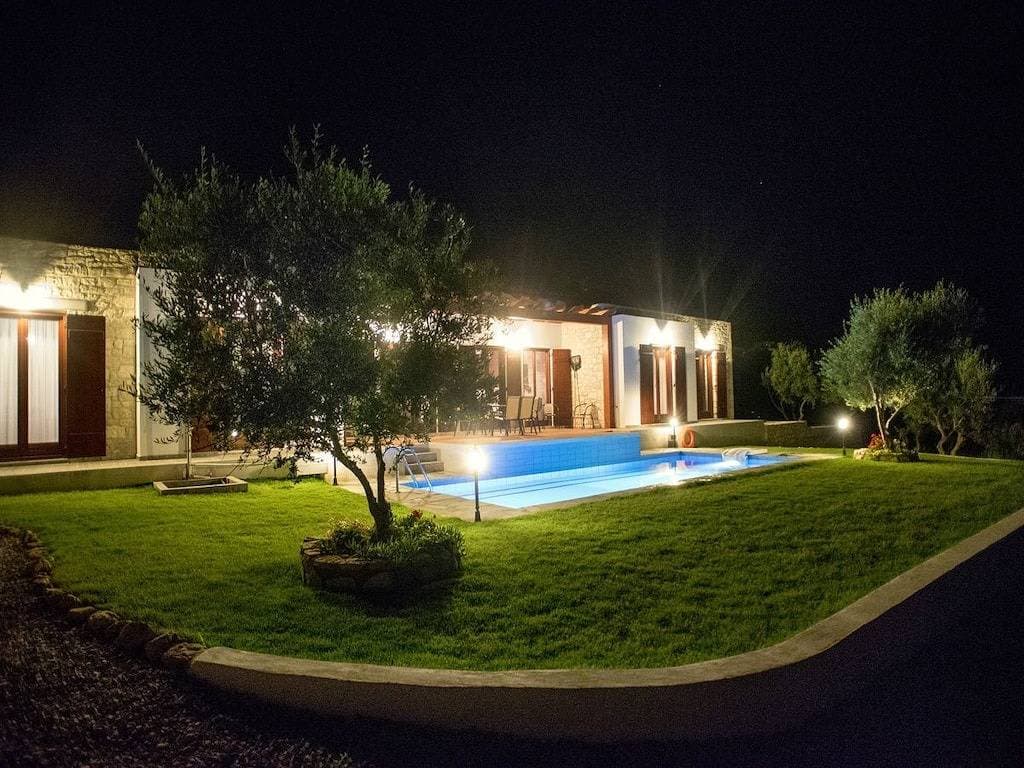 Foto 12 von 43: Villa in Kyrianna mit Schwimmbecken