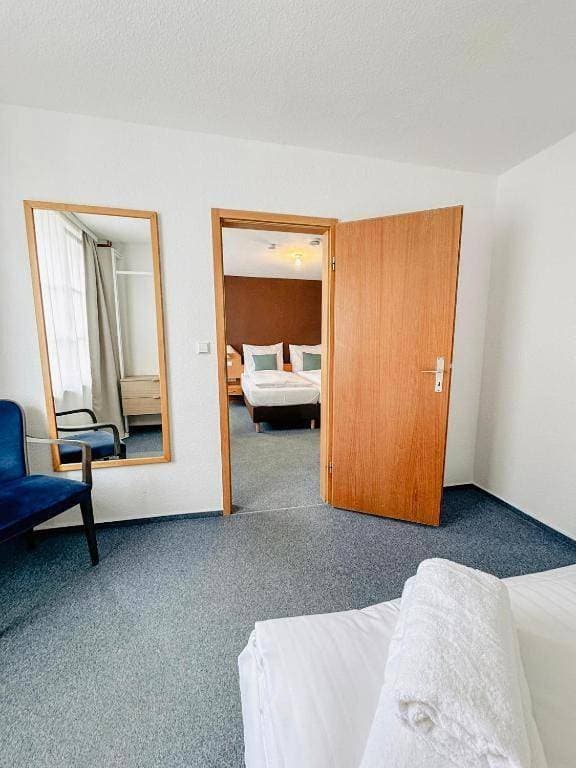 Foto 3 von 9: Economy Double Room