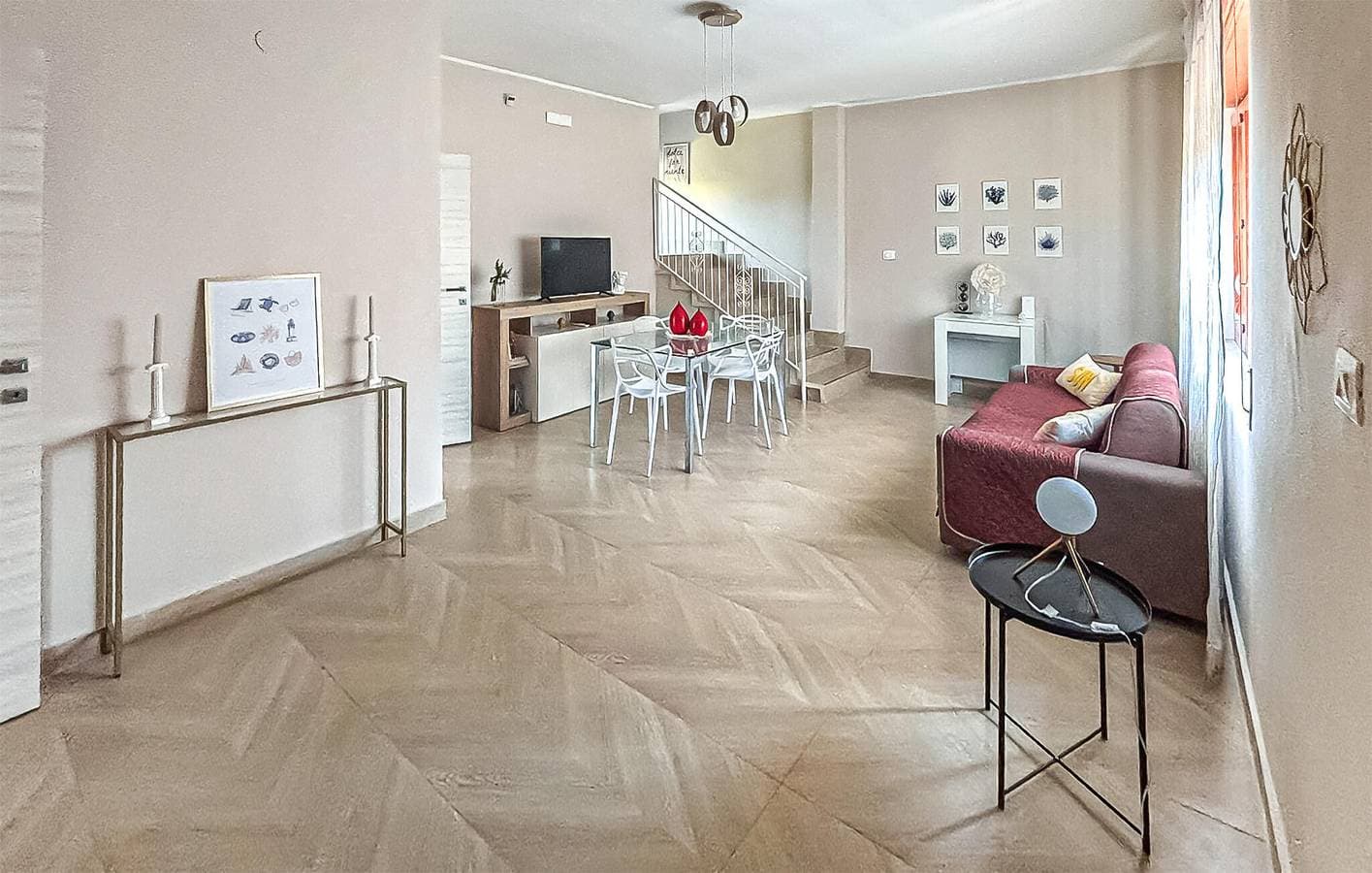 Foto 8 von 33: Appartement am Strand mit Pool, Terrasse und Garten
