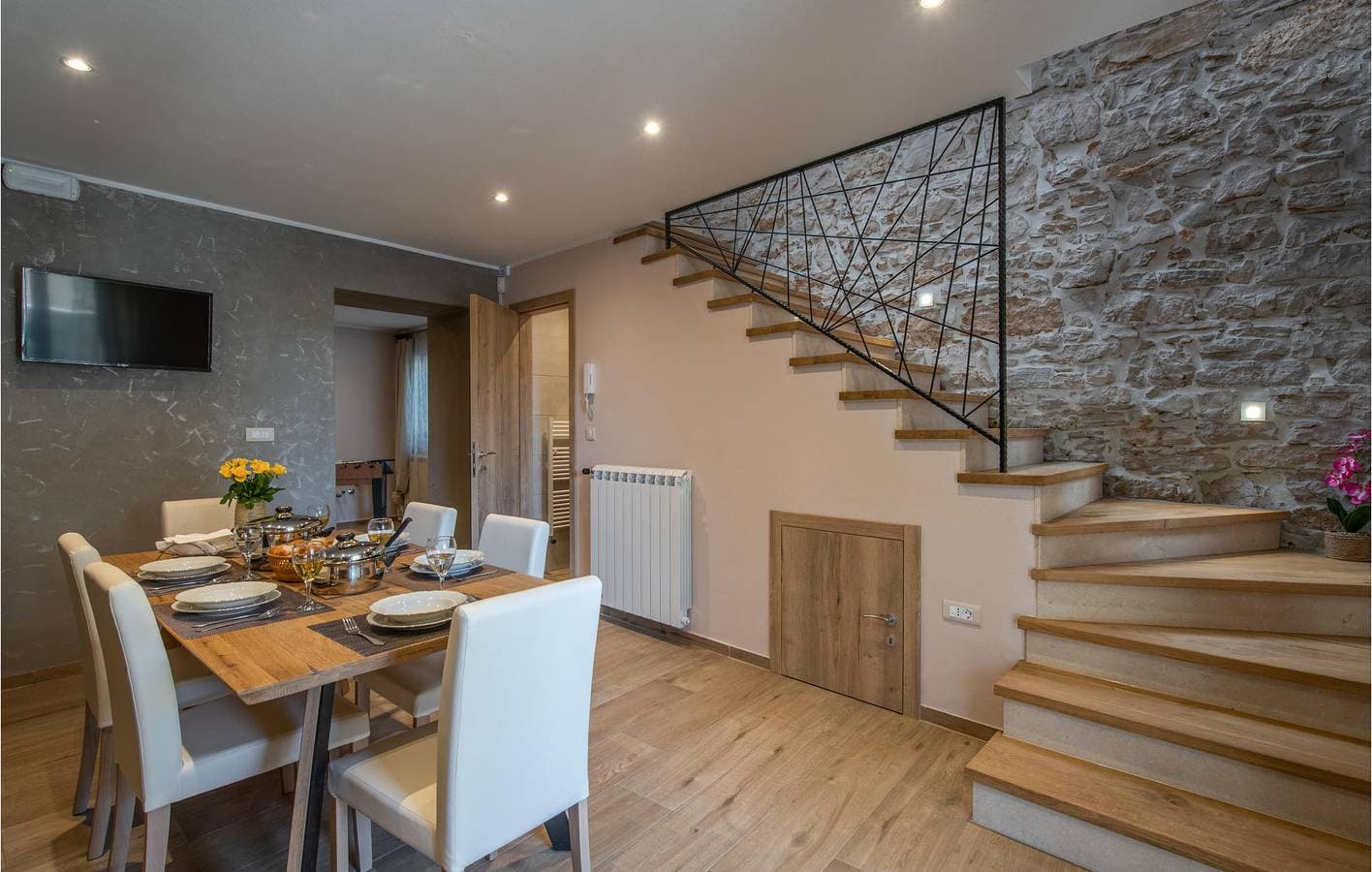 Foto 8 von 33: Charmante 2-Zimmer-Wohnung mit Pool und Terrasse in der Nähe des Stadtzentrums von Koromani