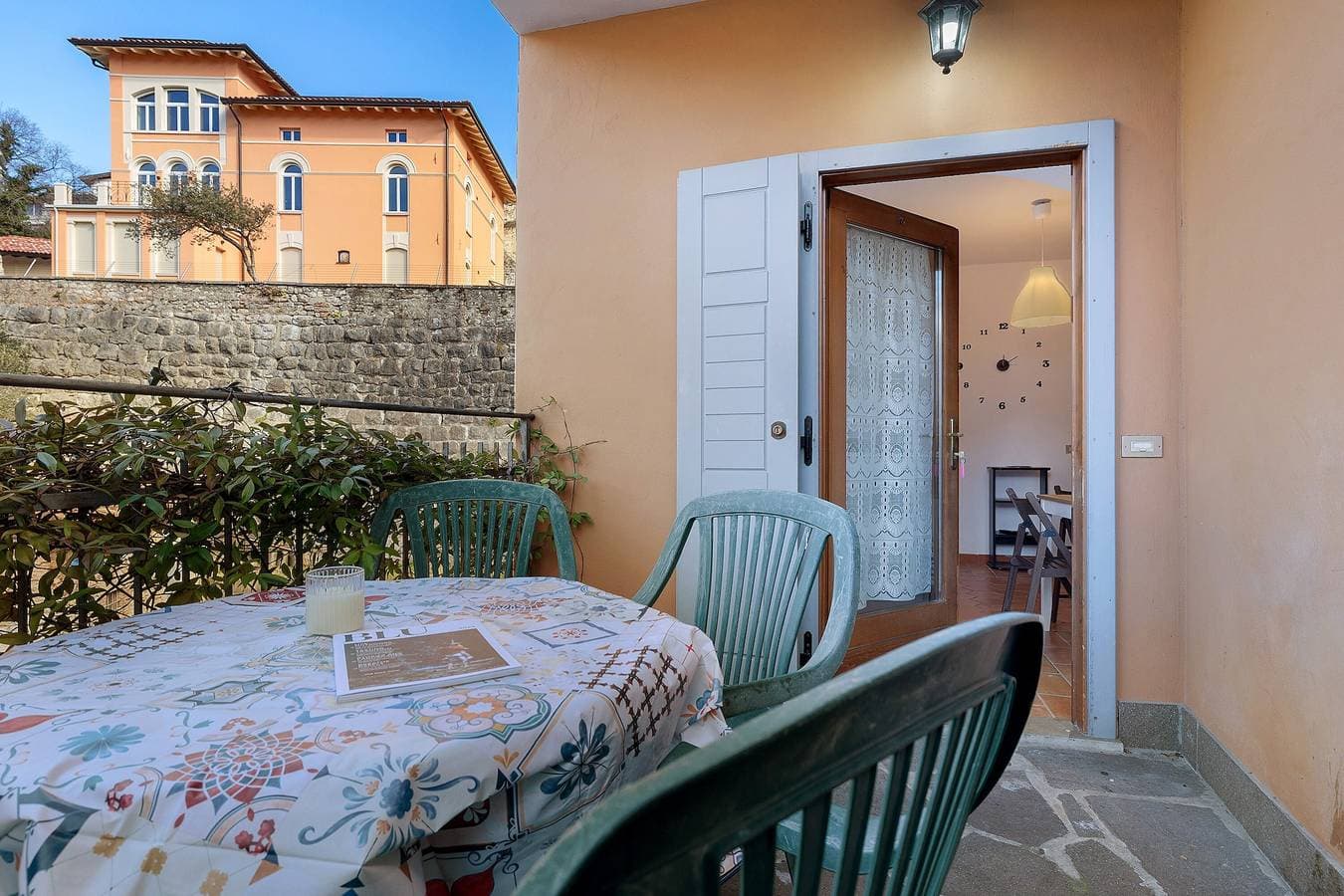 Foto 4 von 26: Villa G mit Seeblick, private Terrasse, nur wenige Schritte vom Gardasee entfernt