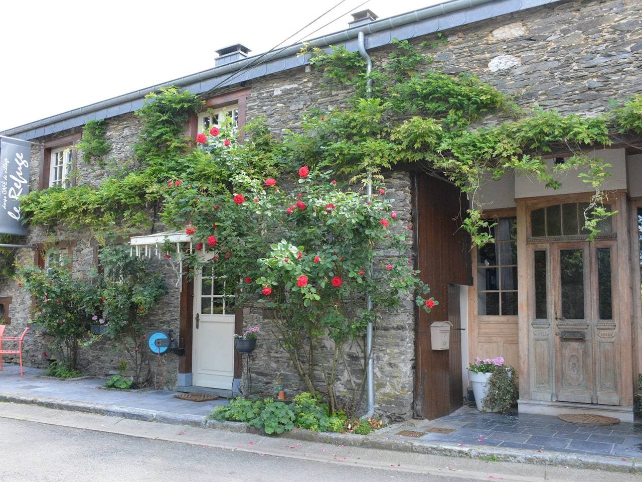 Ferienhaus in Bièvre mit Terrasse 1