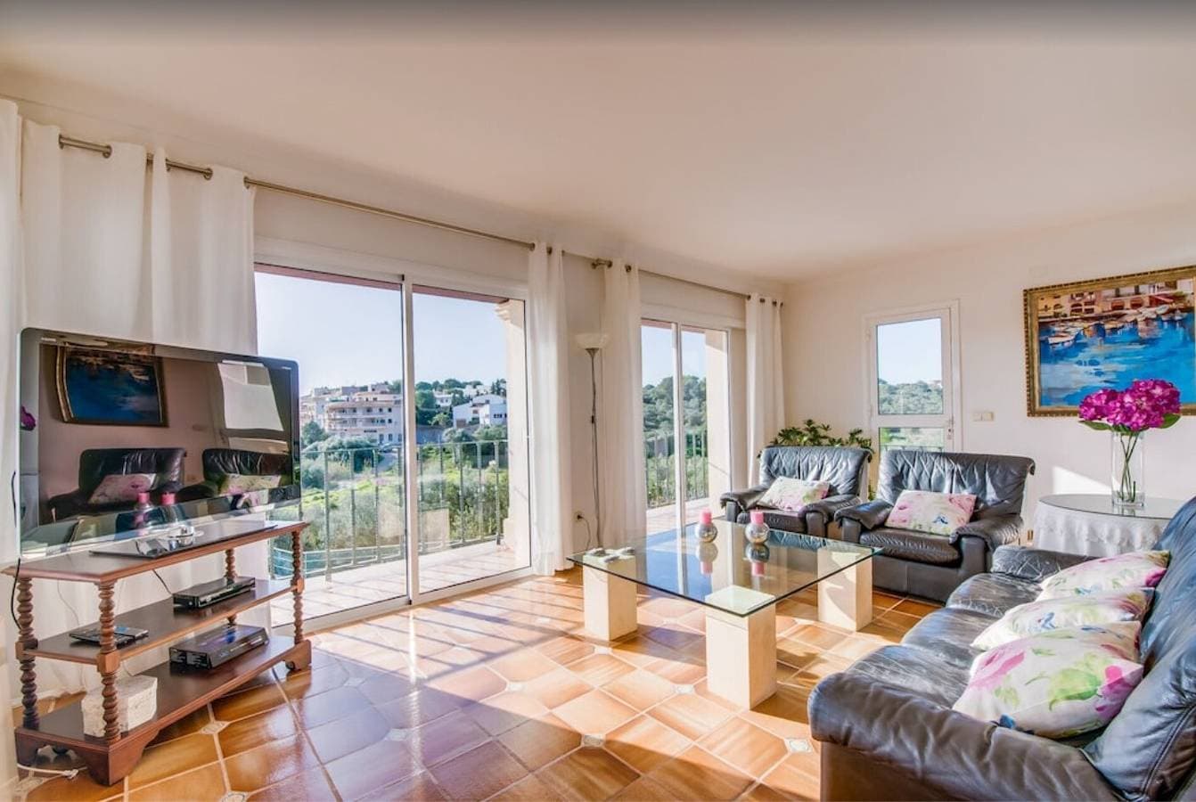 Foto 7 von 33: "Algueret" in Meeresnähe mit Meerblick, Pool, WLAN, Klimaanlage, Terrasse und Garten; Parkplatz