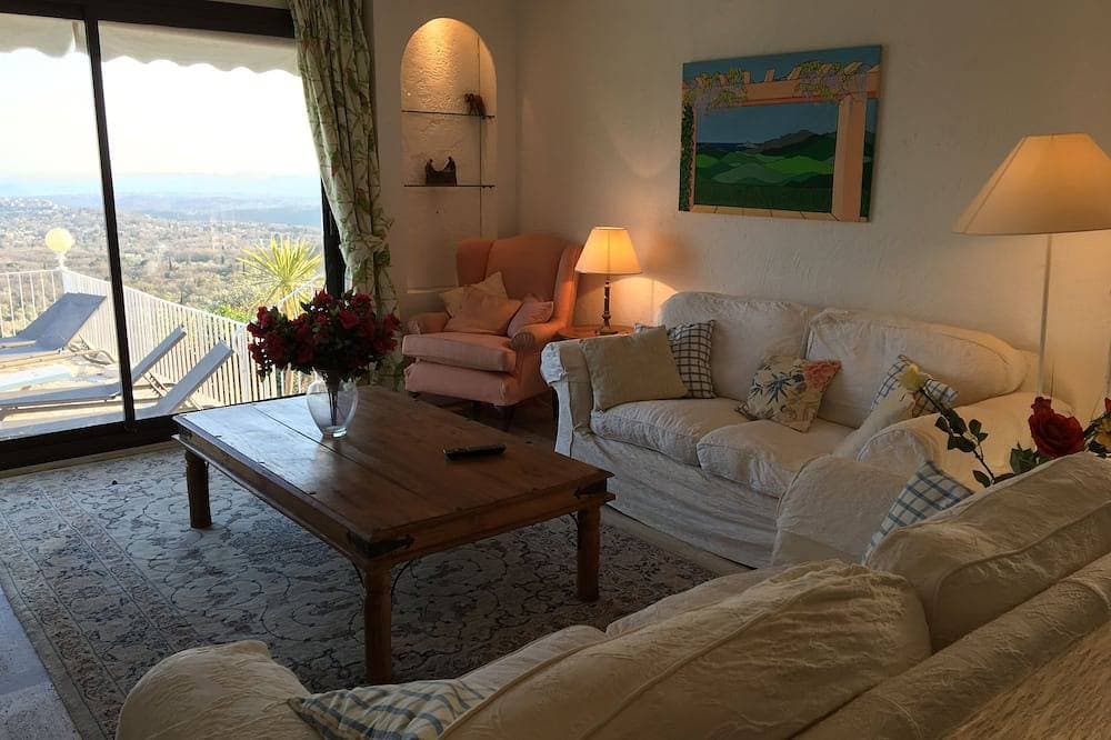 Foto 12 von 30: Geräumige Villa mit Pool und atemberaubenden Aussichten
