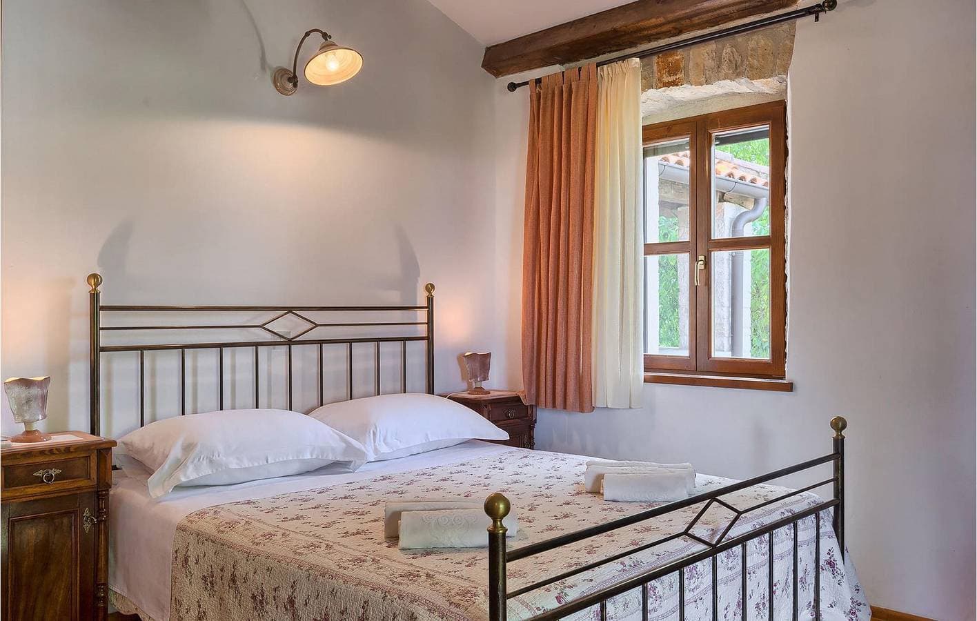 Foto 11 von 59: Charmante 145 m² große Wohnung mit Pool, Terrakotta und WLAN in der Nähe von Idila Rakovci