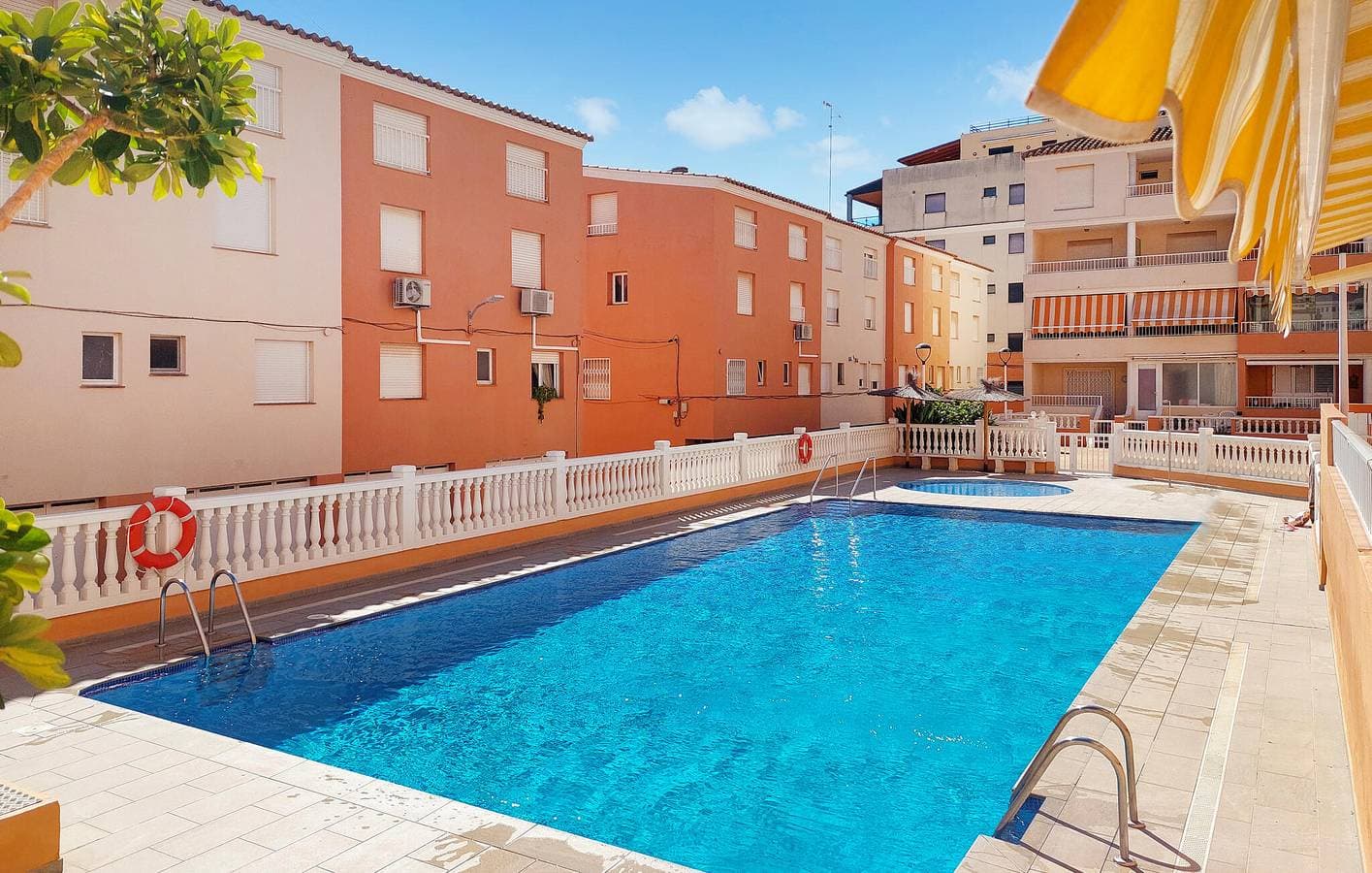 Modernes Strandapartment mit Pool & Parkplatz - 300m zur Playa Masbó 1