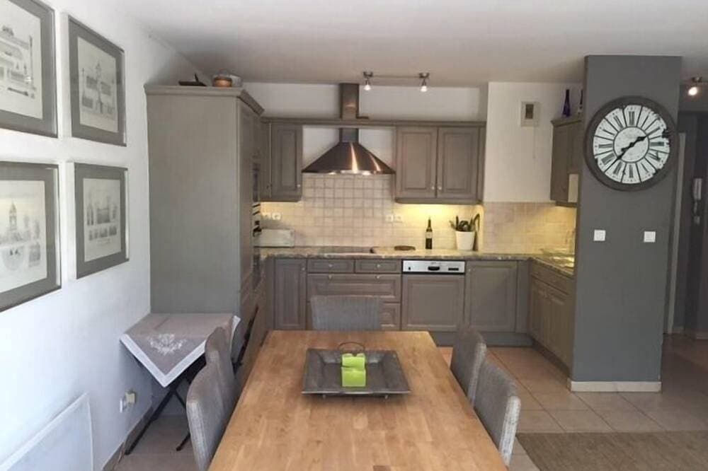 Apartment mit 2 Schlafzimmern, Parkplatz und Aufzug in Lourmarin 1