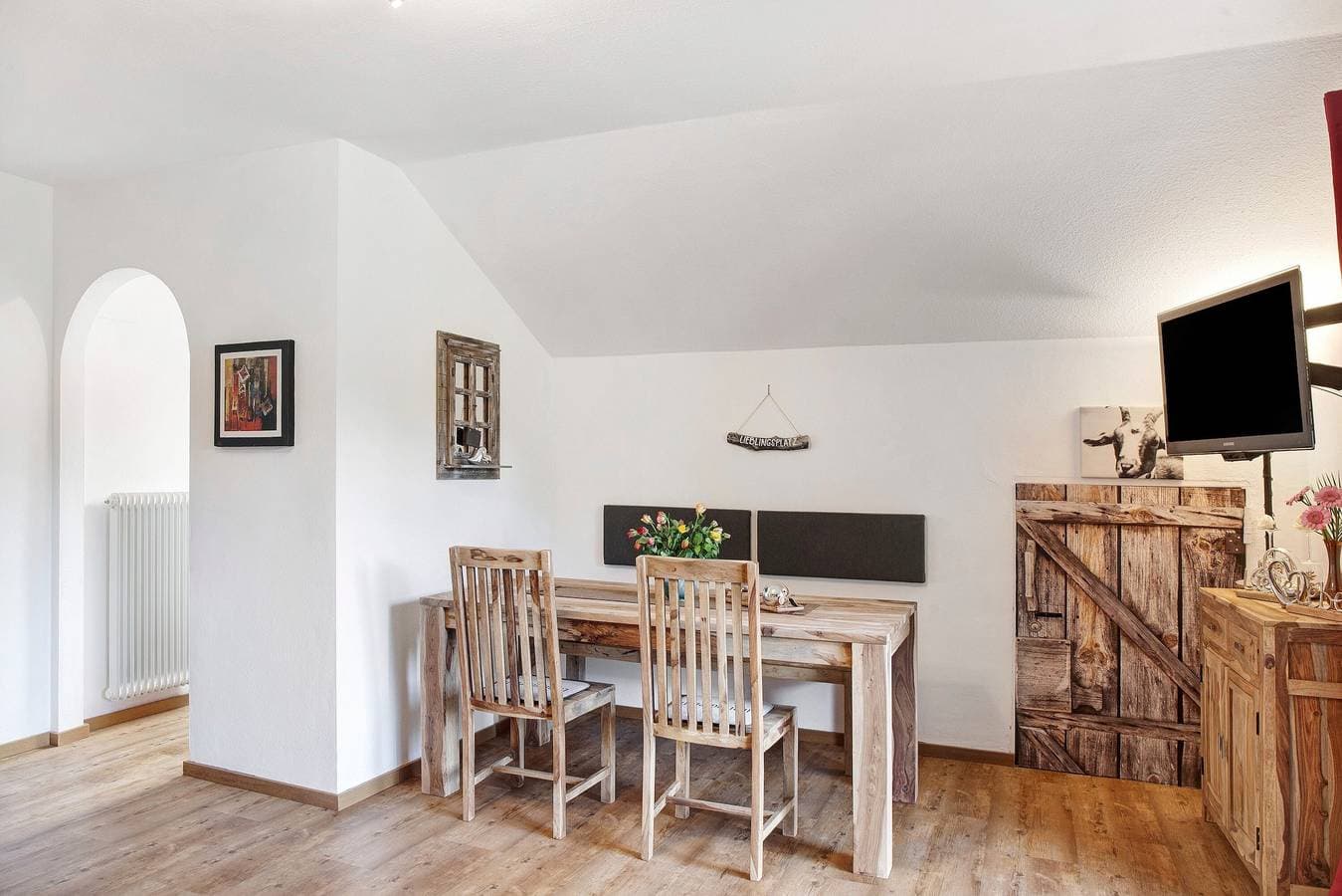 Foto 6 von 30: Einzimmerapartment 'Aschaubichl - Wohnung Anemone' mit Bergblick, Balkon und WLAN