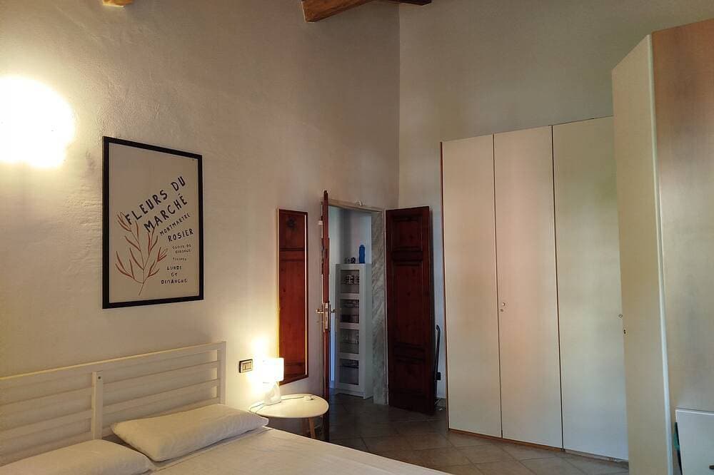 Foto 6 von 30: Typical Ligurian waterfront house in the center