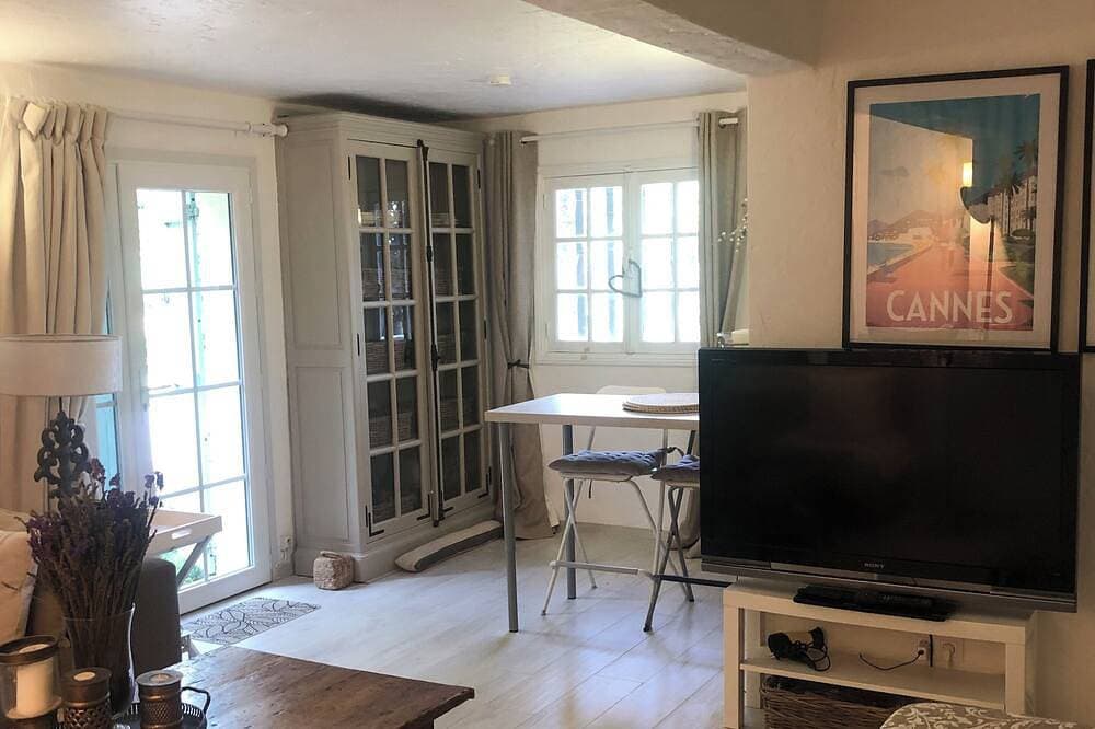 Foto 12 von 17: Beautiful ground floor apartment in villa in Opio.