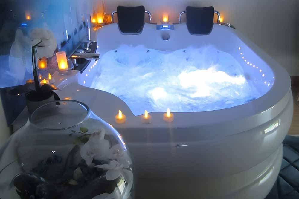 Foto 7 von 30: Gästezimmer „Balnéo Spa Cœur À Cœur“ mit privatem Pool, WLAN und Klimaanlage