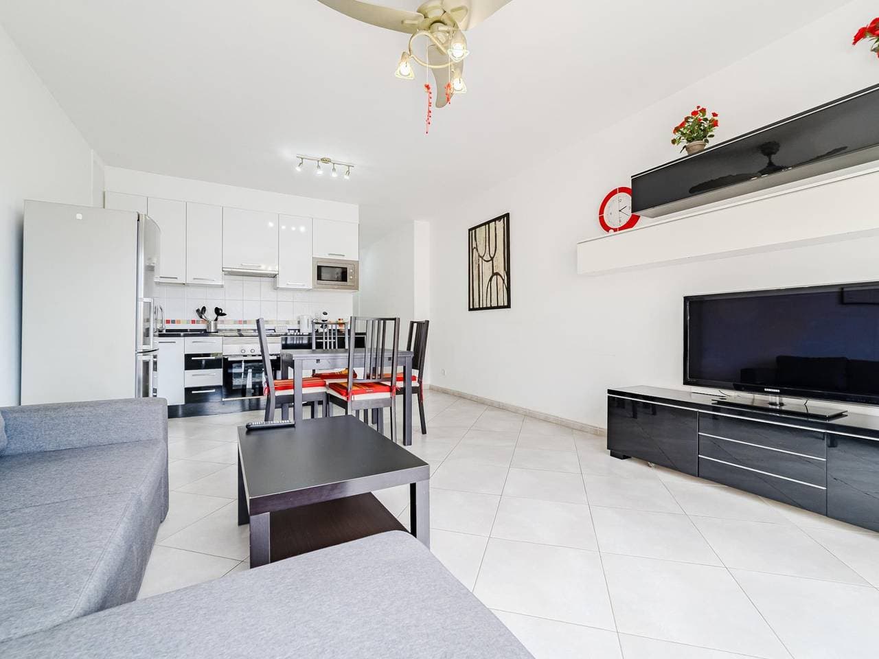 Foto 5 von 15: Luxuriöses Apartment am Strand mit Pool und Terrasse