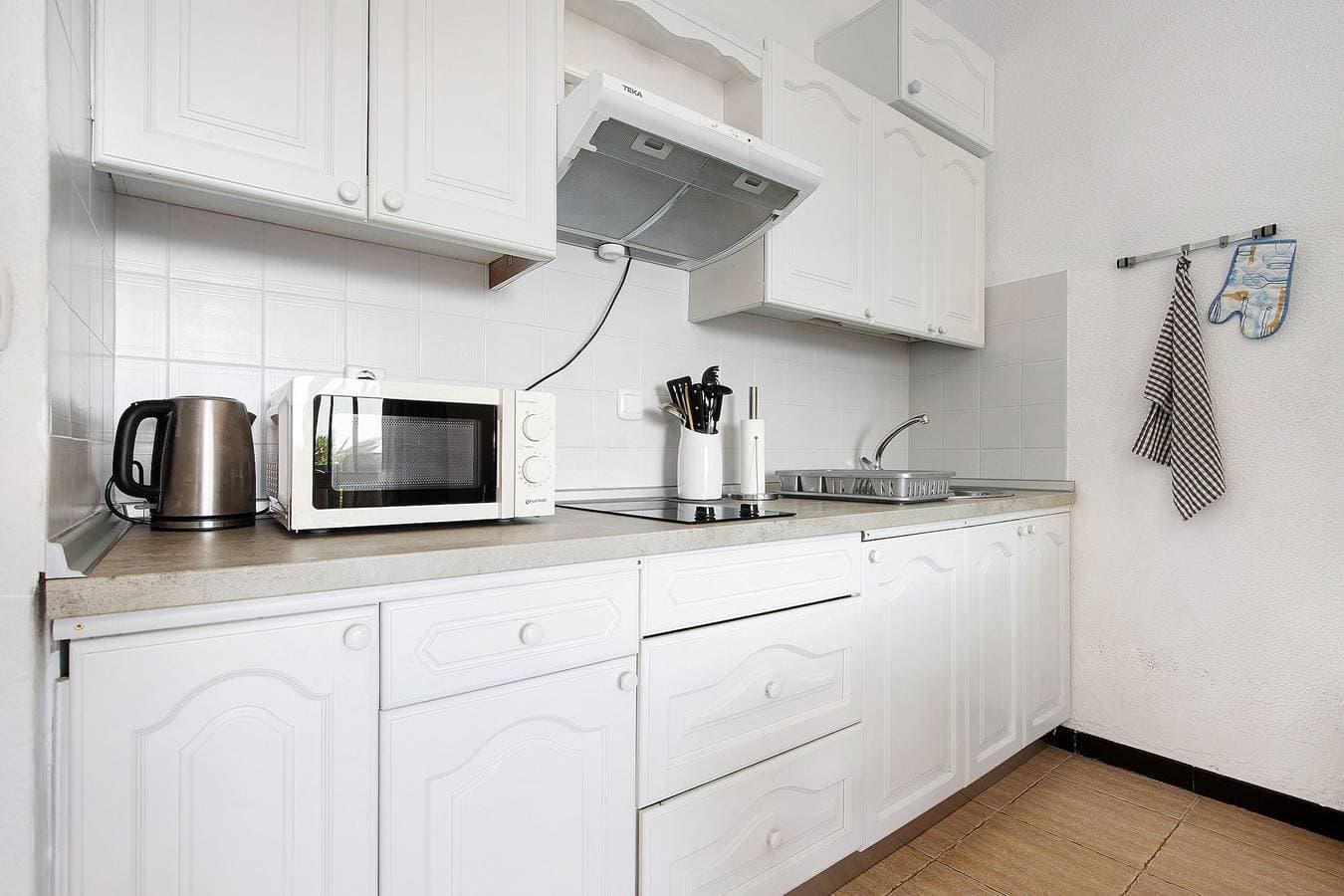 Foto 8 von 20: Schönes Apartment am Strand mit Terrasse und herrlichem Meerblick; Straßenparkplätze vorhanden