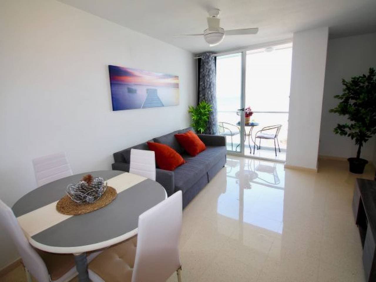 Foto 7 von 35: Apartamento Postiguet Con Balcon