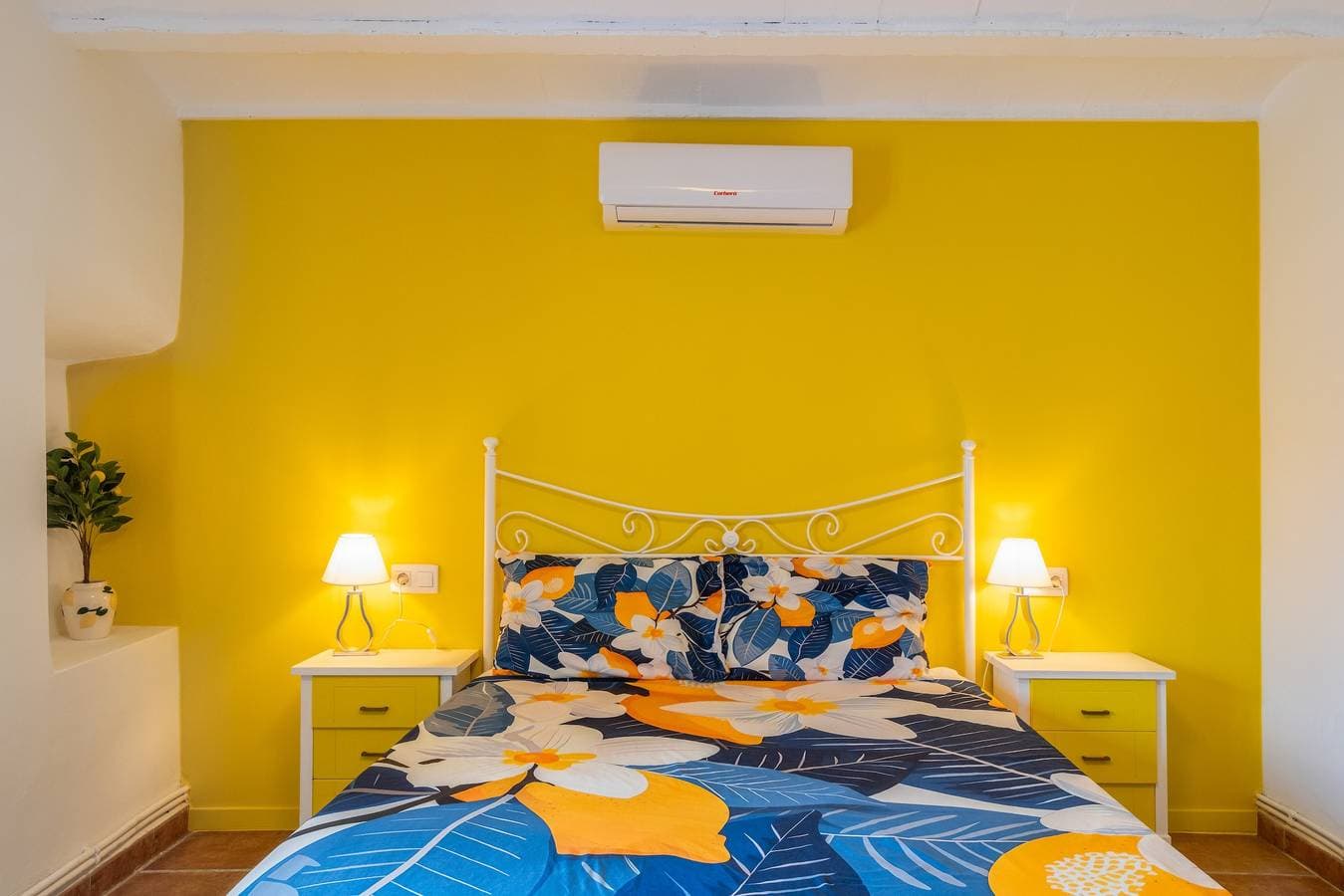 Foto 6 von 37: Zimmer „Lemon“ mit Gemeinschaftspool, WLAN und Klimaanlage