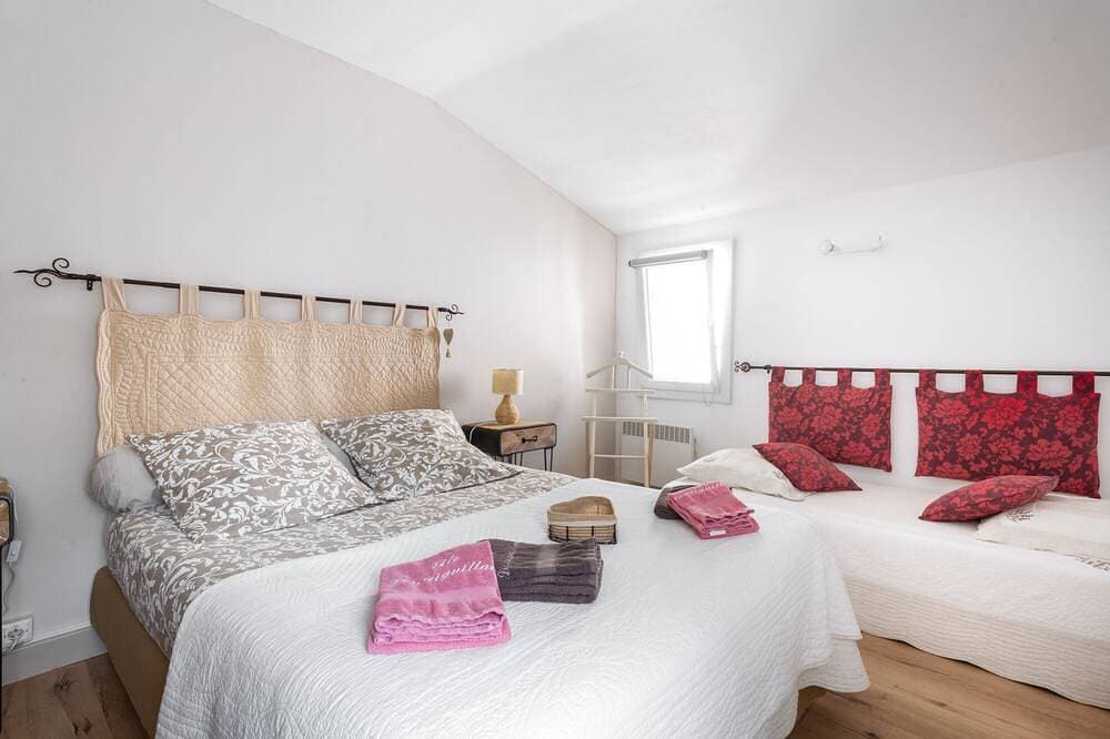 Foto 5 von 29: Einzelzimmer-Le Ventoux-Komfort-Ensuite mit Bad-Blick auf die Landschaft
