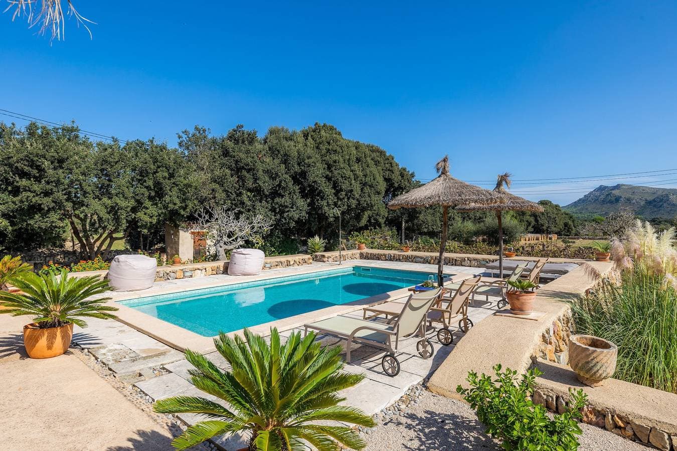 Foto 2 von 27: Ferienhaus Son Frare mit Bergblick, WLAN, Garten, Pool, Balkon und Terrassen; Parkplätze vorhanden