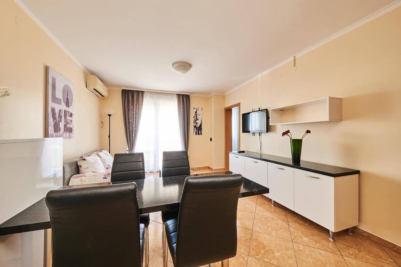Foto 8 von 31: One-Bedroom Apartment with Balcony and City View