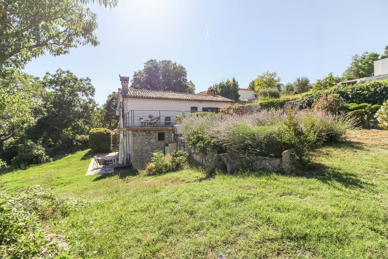 Foto 9 von 20: Ferienhaus Roža * großer Garten, Sonnenterrasse, Grill, WLAN