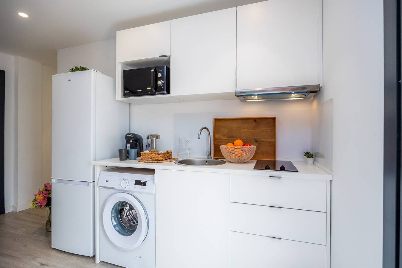 Foto 10 von 27: Ferienwohnung 'White Suites 2' mit Gemeinschaftspool, WLAN und Klimaanlage