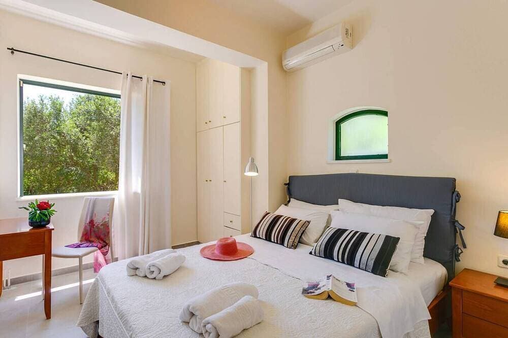 Foto 4 von 30: Ilos Villa, Pirgos-Villas, 300m From The Beach
