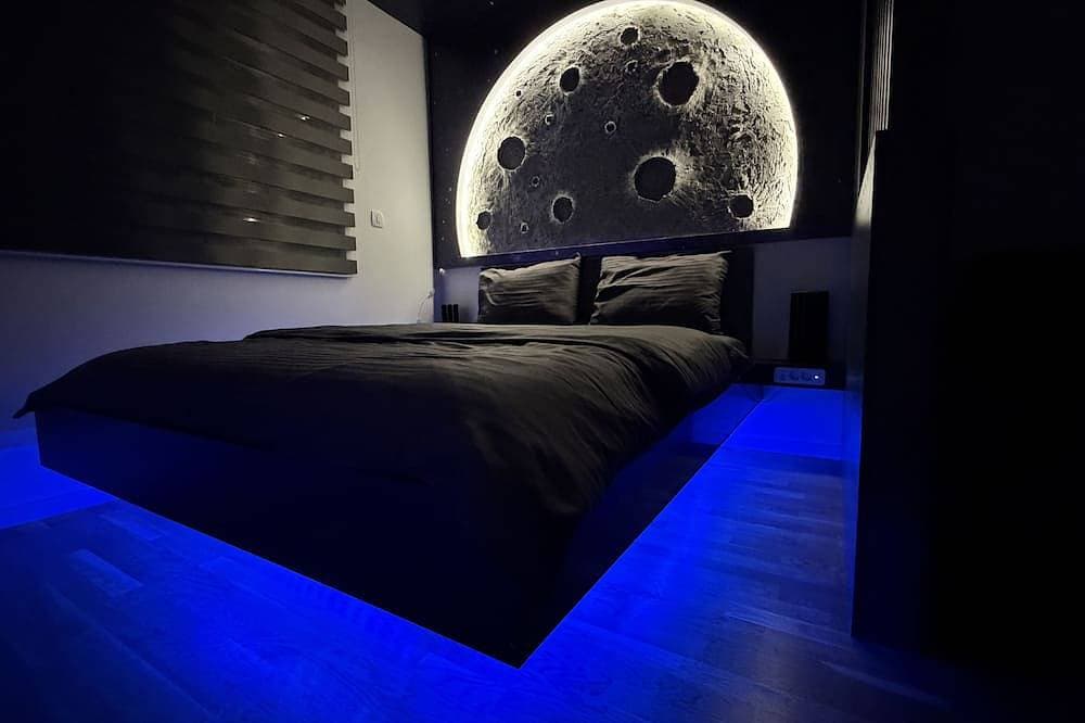 Foto 2 von 30: Jacuzzi, Floating Bed & 4D Massage Chair - Presidential Apartment Apollo 11