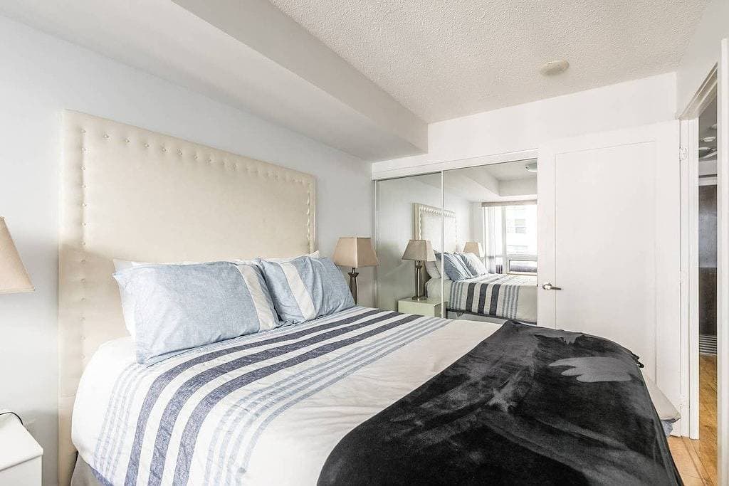 Foto 7 von 20: Sparkling Clean Large 1 Br Juwel im Herzen der Innenstadt von Toronto