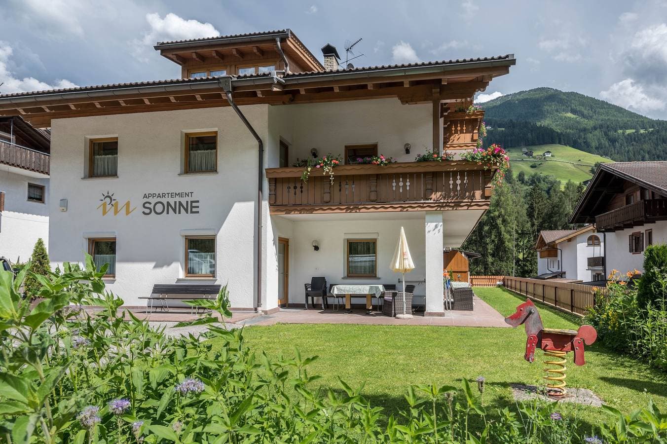 Foto 3 von 11: Ferienwohnung 'Sonne Nr. 14' mit Bergblick, Garten & WLAN