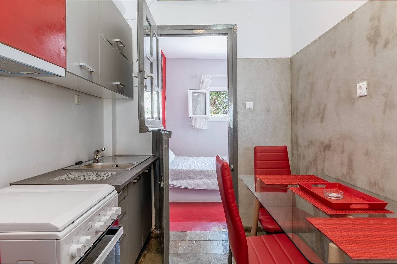 Foto 11 von 30: Ferienwohnung 'Porfira' mit privatem Garten, Wi-Fi und Klimaanlage