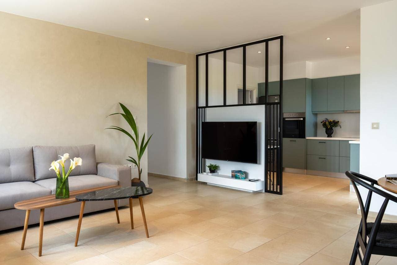 Ros Solis Luxure House 1