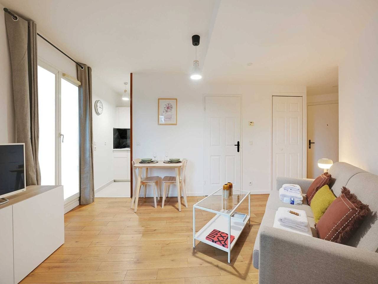 Helles, modernes Studio für 2P - La Défense 1