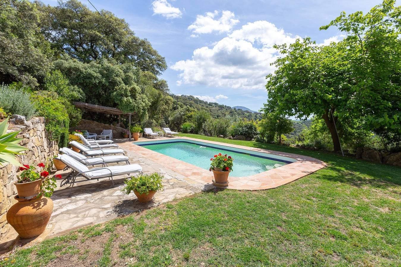 Foto 2 von 32: Ferienhaus „Los Algarrobos Gaucin“ mit Bergblick, Pool, Balkon & Terrasse