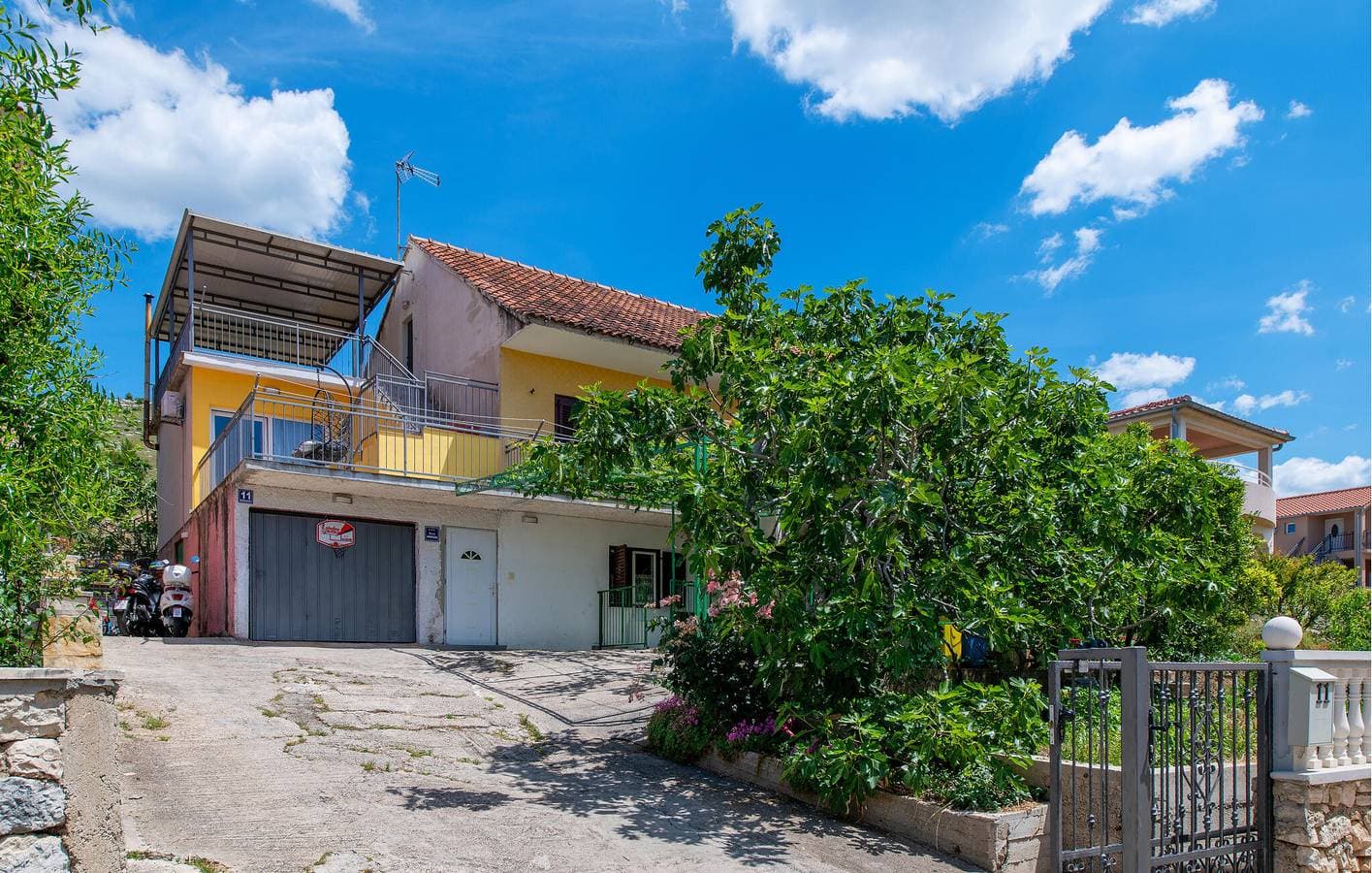 Gemütliche 1-Zimmer-Wohnung mit Terrasse, WLAN und Parkplatz in der Nähe des Strandes Camp Vala 1