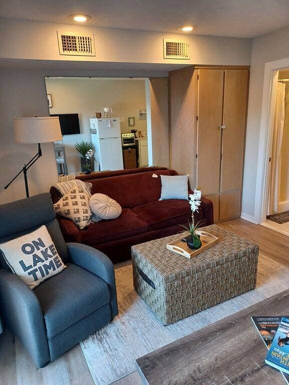 Foto 2 von 26: Waterfront Condo at Stripers Landing, Smith Mountain Lake, Virginia